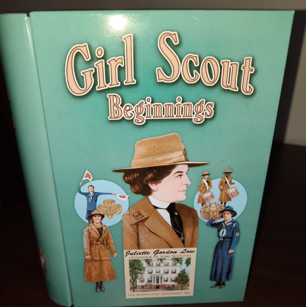 Vintage Girl Scout Metal Book Shaped MeTal Tin